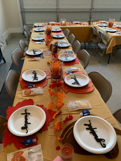 Garage decorations for thanksgiving Garage Party Set Up Ideas Thanksgiving, Thanksgiving In Garage, Garage Thanksgiving Dinner, Thanksgiving Garage Set Up, Thanksgiving Office Party Ideas, Thanksgiving Set Up Small Space, Thanksgiving Banquet, Turkey Board, Friendsgiving 2023