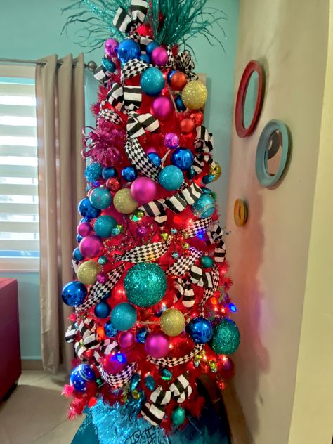 Bright Colors Christmas Tree, Colorful Christmas Tree Decor, Christmas Tree Black And White, Merry And Bright Christmas Tree, Turquoise Christmas Tree, Christmas Tree Black, Tree Black And White, Winter Dinners, Glam Christmas Tree