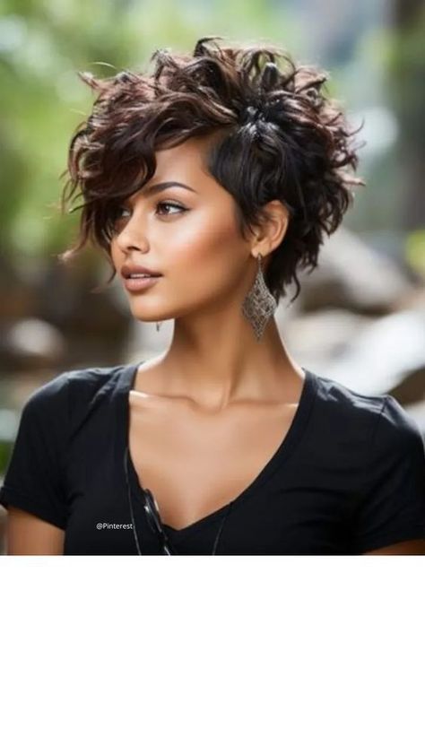 Curly Pixie Hairstyles, Curly Hair Photos, Short Sassy Hair, Short Curly Haircuts, Messy Short Hair, Edgy Short Hair, Haircuts For Curly Hair, Sassy Hair, Short Hair Color