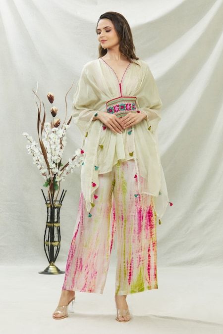 Buy White Habutai Silk Tie Dye And Ameen Asymmetric Tunic & Palazzo Set For Women by Capisvirleo Online at Aza Fashions. Tie Dye Outfits Indian, Tie Dye Dress Outfit, Peach Kurti, Indian Western Dress, Suits For Women Indian, Asymmetric Tunic, Trendy Outfits Indian, Coat Set, Kaftan Designs