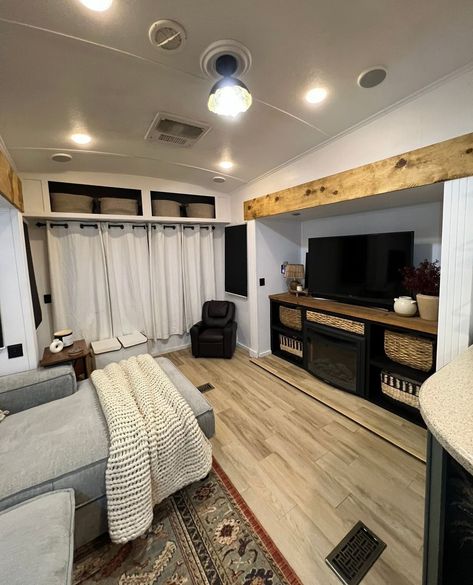 Travel Trailer Remodel Ideas, Trailer Remodel Ideas, Camper Organization Rv Living, Rv Living Room, Full Time Rv Living, Rv Interior Remodel, Camper Interior Design, Camper Trailer Remodel, Diy Camper Remodel