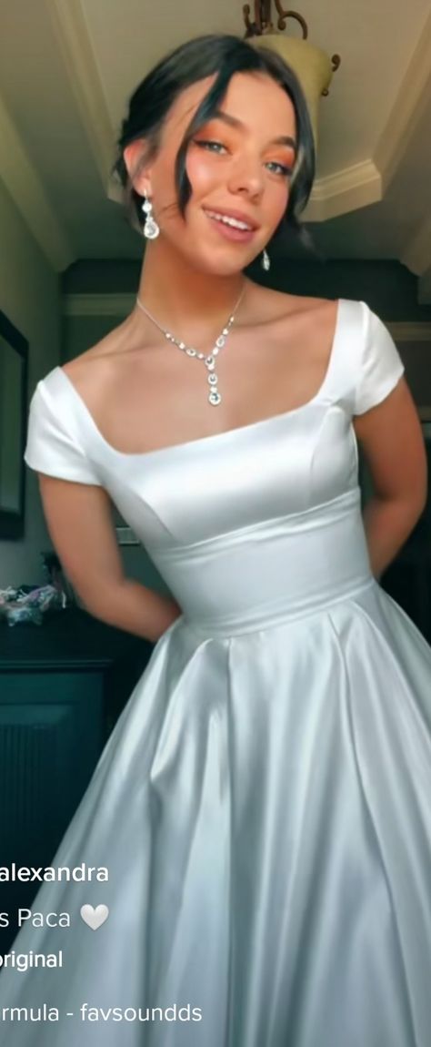 Debutante Dresses Simple, White Dress Debutante, Square Neck Wedding Guest Dress, Vestido Aesthetic Gala, Satin Sewing Ideas, White Debutante Ball Gown, Confident Outfits For Women, Debutante Ball Dresses, Simple Wedding Gown Minimalist