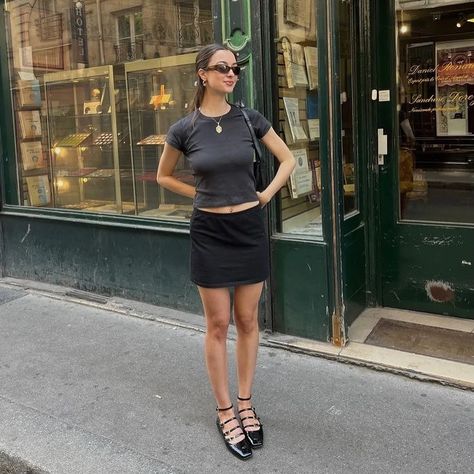 Mary Jane Outfit, Mary Janes Outfit, Inspo Outfit, Online Fashion Boutique, How To Pose, Glamour Fashion, Slow Fashion, Aesthetic Clothes, Miu Miu