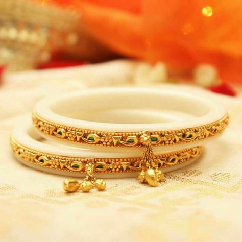 Bengali bangle design Hathi Dant Bangles, Shaka Pola Bangles, Changeable Bangles, Bengali Bangles, Rajputi Bangles, Elephant Teeth, Golden Jewellery, Rajputi Jewellery, Bangle Design