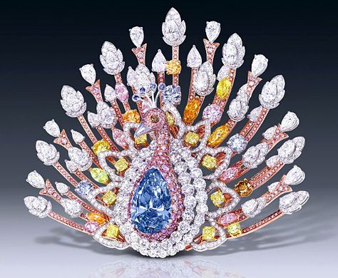 In total, the Peacock Brooch by London-based Graff boasts 1,305 diamonds weighing a total of 120.81 carats. The price: $100 million. Most Expensive Jewelry, Peacock Brooch, Graff Diamonds, People Design, Peacock Jewelry, Expensive Diamond, Art People, Harry Winston, Diamond Brooch