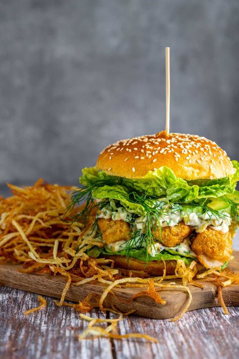 An ultimate fish finger sandwich on a wooden board with a side of shoestring fries. Fish Finger Sandwich, Fishfinger Sandwich, Fish And Chips Sauce, British Lunch, Fish Fingers Recipe, Seafood Sandwich, Fried Fish Sandwich, Broccoli And Stilton Soup, Sandwich Inspiration