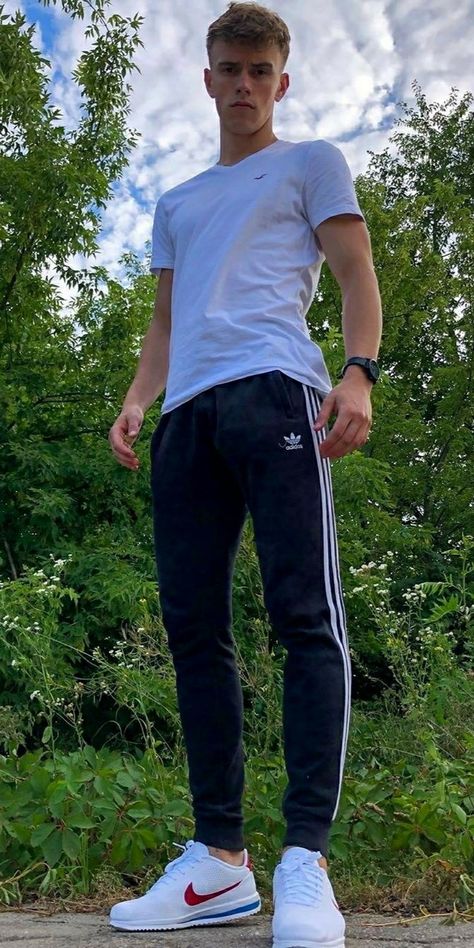 Adidas Pants Outfit Men, Adidas Tracksuit Mens, Adidas Pants Outfit, Outfit Cowok, Scally Lads, Bad Boy Style, Sagging Pants, Cute Guy Pics, Pants Outfit Men