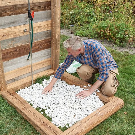 Outdoor Garden Shower Ideas, Outdoor Shower Made From Pallets, Diy Outside Shower Simple, Outdoor Shower Diy Hot Water, Mobile Sauna Diy, Outdoor Shower House Cabin, Diy Outdoor Shower Ideas, Diy Sauna, Outdoor Shower Diy