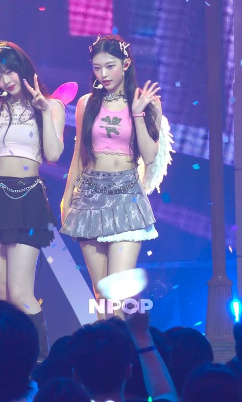 Eta Outfits, Haerin Eta Outfit, Haerin Eta, Haerin Outfits, Newjeans Concert, Kpop Styling, Idol Dress, Fashion Profile, Idol Fashion