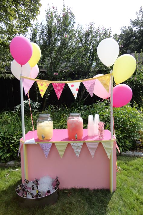 Lia's Lemonade Stand!  We found DIY instructions to make this lemonade stand on the 'This Old House' website. Pink Lemonade Stand Ideas, Pink Day Bake Sale, Stand Ideas Market, Stall Ideas For School Fair, Preppy Lemonade Stand, Stall Decorations For Fair, Stalls Decoration Ideas, Kids Lemonade Stand Ideas, Aesthetic Lemonade Stand