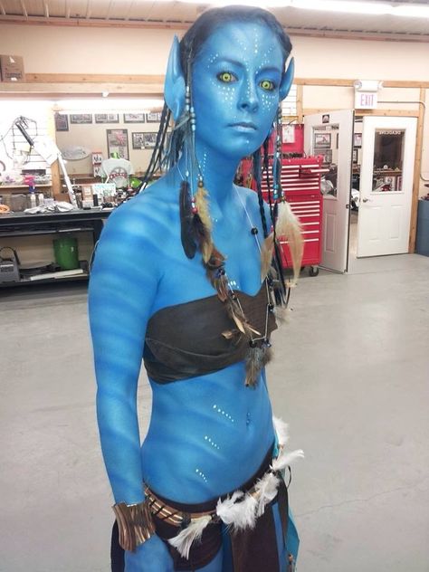 Avatar Fancy Dress, Avatar Party, Halloween Fantasia, Avatar Halloween, Avatar Makeup, Black Dress Outfit Party, Halloweenský Makeup, Avatar Cosplay, People Reference