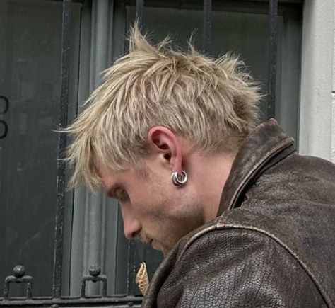 Short Thick Hair Styles Men, Messy Men Haircut, Guys With Silver Hair, Men Bleached Hair Short, Blonde Shaggy Hair Men, Blonde Older Man, Blond Short Hair Men, Rocker Hairstyles Men, Blonde Burst Fade