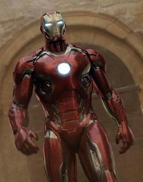 Awesome Iron Man armor Real Iron Man, Iron Man Movie, Iron Man Avengers, Iron Man Suit, Avengers Age Of Ultron, Iron Man Armor, New Avengers, Avengers Age, Marvel Iron Man