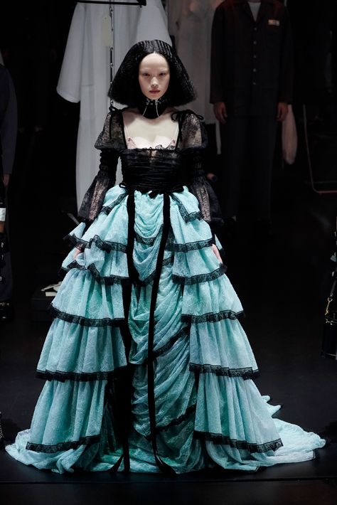 Here's What to Expect From The 2022 Met Gala's "Gilded Glamour" Theme - CR Fashion Book Gucci Fall 2020, Gilded Glamour, Gucci 2020, Gala Dresses, Glamour Fashion, Runway Models, Fashion Books, Couture Collection, Jil Sander