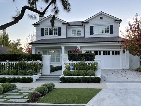 Dream Family Home Exterior, Suburban House California, Dream Suburban Home, California House Aesthetic Exterior, Small Luxury House Exterior, Middle Class House Exterior, American Houses Aesthetic, California Suburbs House, La House Exterior