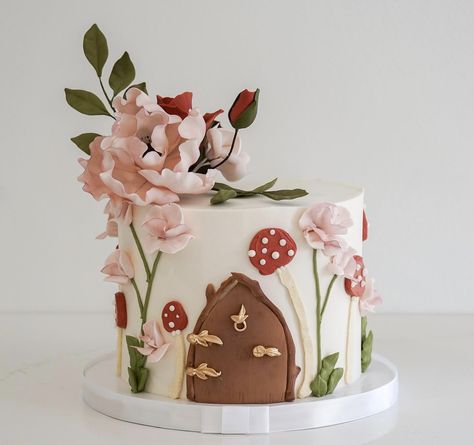 Fairy Garden Cake Smash, Fairy Garden Smash Cake, Mushroom Fairy First Birthday, Fairy House Birthday Cake, Flower Fairy Cake, Fairy Birthday Smash Cake, Fairy Birthday Party Cake, Birthday Cake Fairy, Fairy First Cake Smash