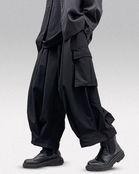 * Hakama Cargo Pants "Katazu" are in Asian size:  Take one size bigger than your usual size.   Discover the Hakama Cargo Pants "Katazu" Take your urban fashion to the next level with the Hakama Cargo Pants "Katazu". These pants seamlessly combine traditional Japanese elements  with modern techwear style, creating a look that's both practical and stylish. Perfect for those who appreciate a blend of culture and contemporary fashion, the "Katazu" pants are a standout choice.  Size Guide (cm) Size W Japanese Pants Hakama, Hakama Pants Outfit, Japanese Techwear, Genderfluid Fashion, Japanese Elements, Japanese Pants, Hakama Pants, Techwear Jacket, Techwear Pants