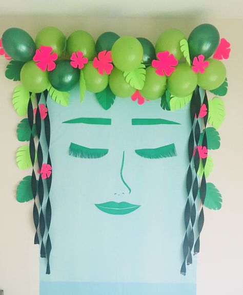 Luau Door Decorations, Moana Birthday Decorations Diy, Moana Door Decoration, Moana Door Decorations Classroom, Moana Classroom Door, Moana Bulletin Board Ideas, Moana Bulletin Board, Moana Classroom Theme, Diy Moana Decorations