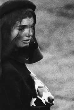 Elliot Erwitt Arlington, Virginia (cropped), 1963. Jaqueline Kennedy. John F. Kennedy funeral Elliot Erwitt, Elliott Erwitt, American Photography, John Fitzgerald, The Kennedys, First Ladies, Jackie O, American Presidents, Jolie Photo