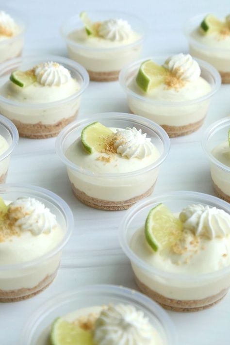 Key Lime Pie Dessert Cups - Cake Me Home Tonight Lime Dessert, Cake Me Home Tonight, Dessert Cups Recipes, Dessert Shooters, Mini Dessert Cups, Dessert In A Jar, Individual Desserts, Small Desserts, Desserts Easy