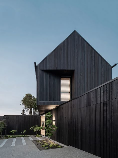 Black Architecture, Black Houses, Modern Barn House, Exterior Cladding, Modern Barn, Facade Design, Scandinavian Home, Residential Architecture, Barn House