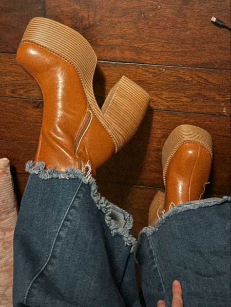 70s Platform Shoes Outfits, 1970s Boots Outfit, Platform Hippie Shoes, 80s Platform Shoes, Shoes From The 70s, Wood Platform Boots, 70s Heeled Boots, Chunky 70s Boots, Jeffery Campbell Boots Platform