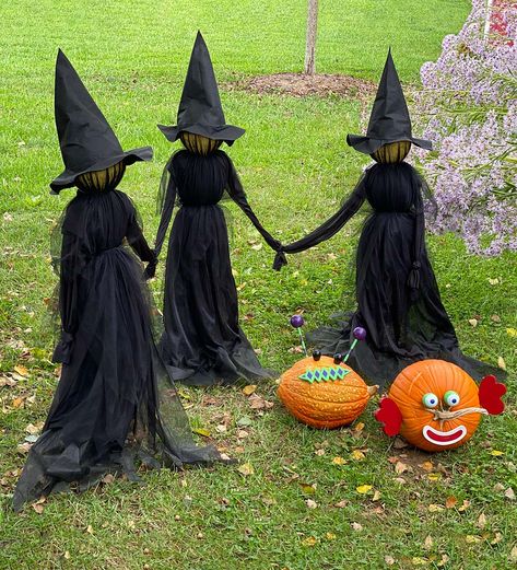 Visiting Light-Up Witches with Stakes, Set of 3 | HearthSong Prom Activities, Haunted House Decor, Halloween Decorations Outdoor, Witch Party, Halloween Witch Decorations, Scary Decorations, Ghost Decoration, Scary Halloween Party, Halloween Yard Decorations