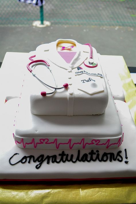 Np Graduation Party Ideas, Graduation Party Doctor, Pt Graduation Party Ideas, Dr Graduation Party Ideas, Medical School Acceptance Party, Md Graduation Party, Pa School Graduation Party, Np Graduation Party, Med School Graduation Cake