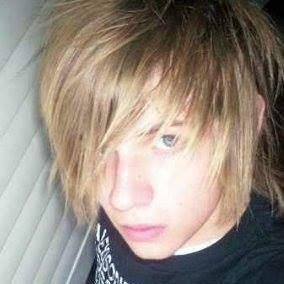 Evan, 23, Springfield | Ilikeyou - Meet, chat, date Emo Scene Hair Boy, Blonde Emo Boys, Scene Boy Hair, Emo Blonde, Young Dylan, Scene Haircuts, Emo Boy Hair, 2000s Hair, Scene Guys