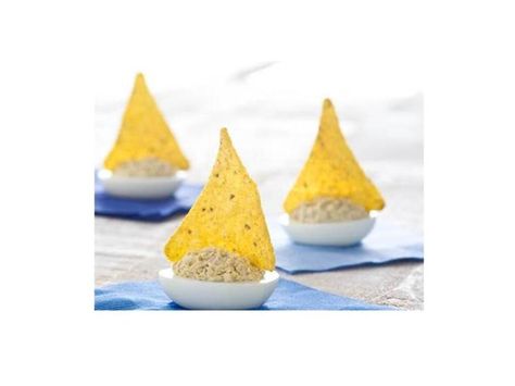 egg-sailboat, pool and beach party food Boat Party Theme, Beach Party Food, Egg Boats, Boat Theme, Decorações Com Comidas, Nautical Party, Nautical Baby Shower, Nautical Baby, Food For Kids