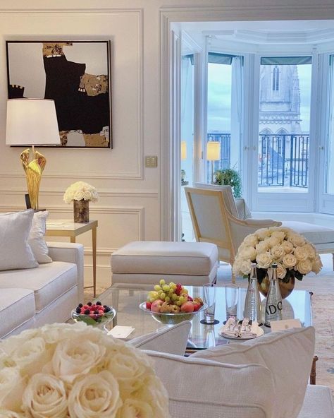 Room Decor Classy, George V Paris, French Style Homes, Parisian Life, Classy Decor, House Interiors, Apartment Decor Inspiration, White Rooms, Dream Apartment