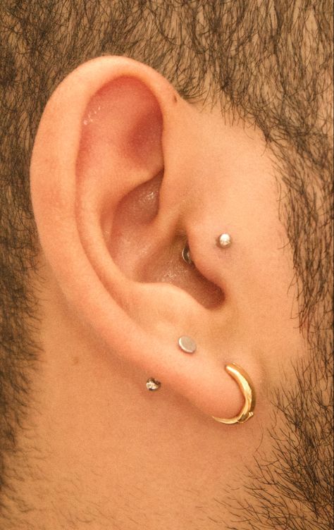 Tragus Piercing Men, Mens Ear Piercing, Ear Piercings Men, Men's Piercings Ears, Man Piercing, Men Piercing, Piercing Men, Guys Ear Piercings, Tattoo Homme