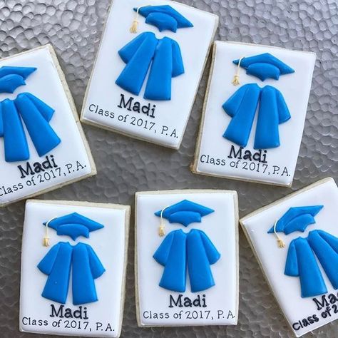 Grad Cookies Decorated, Kindergarten Graduation Cookies, Graduation Cookies Decorated, Grad Cookies, Dessert Table Graduation, Graduation Party Desserts, School Cookies, Graduation Desserts, No Bake Sugar Cookies