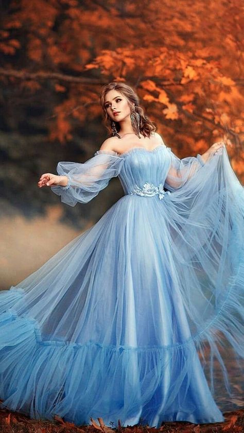 Gown Dress Photoshoot Poses, Ball Gowns Fairytale, Princess Dress Photoshoot, Enchanted Photoshoot, Prom Dress Ideas Unique, Prom Outfit Ideas, Bridal Dresses 2022, Prom Dresses Casual, Girls Figure