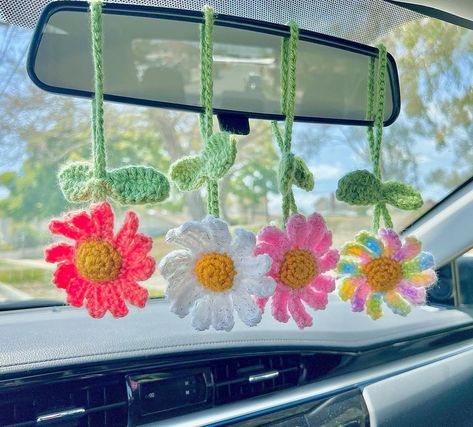 Crochet Car Charm, Crochet Store, Crochet Car, Crochet Keychain Pattern, Crochet Daisy, Crochet Leaves, Crochet Design Pattern, Beginner Crochet Projects, Crochet Fashion Patterns