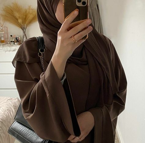 Hijabi Brown Aesthetic, Brown Hijab Dress, Brown Abaya Aesthetic, Brown Abaya Outfit, Brown Abaya Hijab Outfit, Brown Hijab Aesthetic, Brown Hijab Outfit, Abaya Brown, Abaya Casual