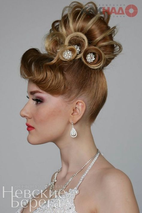 Sanggul Gala, Blonde Updo, High Fashion Hair, Hair Styels, Peinados Hair Styles, Competition Hair, Beehive Hair, Dramatic Hair, Evening Hairstyles