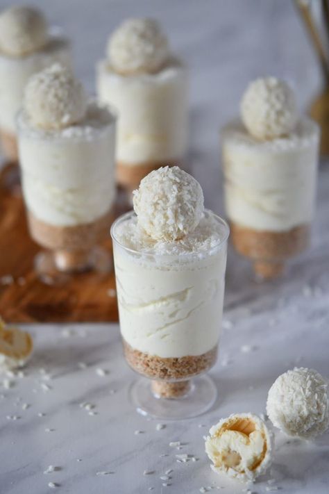 Cheesecake Dessert Cups, Raffaello Cheesecake, Summer Desserts For A Crowd, Dessert Shooters Recipes, Desserts Summer, Dessert Cups Recipes, Dessert Mini, Dessert Shooters, Dessert Oreo