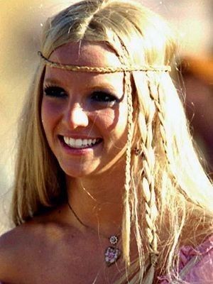 70s Hippie Hair, Pretty Dreads, Hippie Braids, 1960s Hippie, Moda Hippie, Hippie Party, 70s Hair, Estilo Hippy, 70s Inspired Fashion