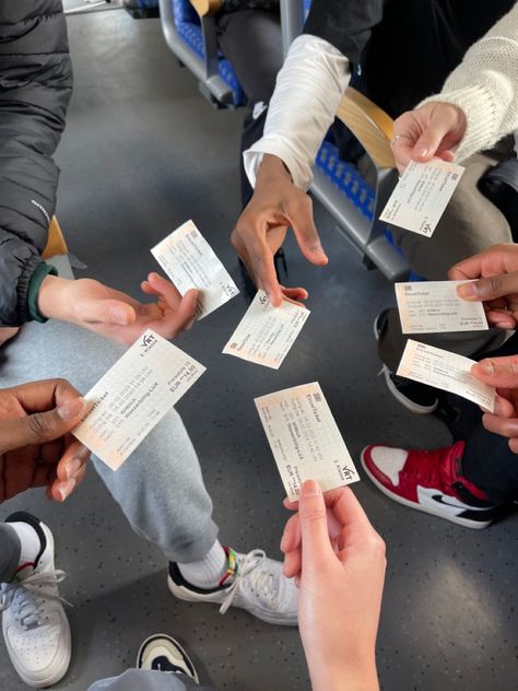 train aesthetic friend group dream diary europe travel explore Train Friends Aesthetic, Train With Friends Aesthetic, Interrail Aesthetic, Travel By Train, Travel Train, Coquette Fashion, Train Journey, Friends Aesthetic, London Art