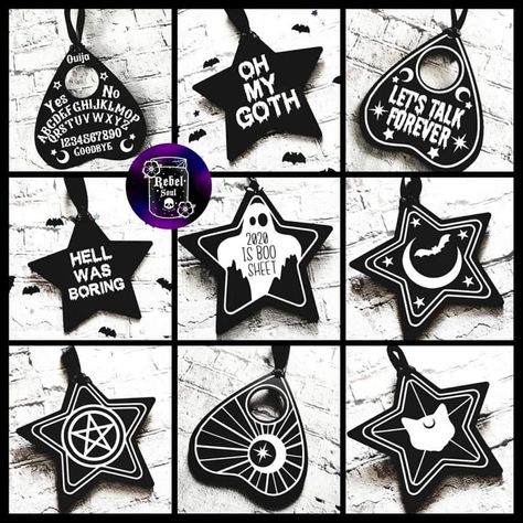 Gothmas Decor Diy, Gothic Christmas Decorations Diy, Goth Christmas Crafts, Gothmas Tree, Goth Christmas Decorations, Goth Christmas Decor, Goth Christmas Aesthetic, Diy Gothic Christmas Ornaments, Witchy Christmas Ornaments