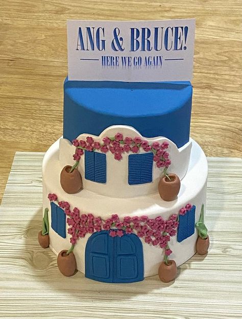 #mammamia #greek #blueandwhite #cake #cakedecorating #cakeart #cakedecor #cakesdecor Greek Cake Design, Cake Animation, Greek Party Theme, Summer Birthday Cake, Greek Theme, Greek Cake, Island Cake, Decorative Cakes, Flag Cake