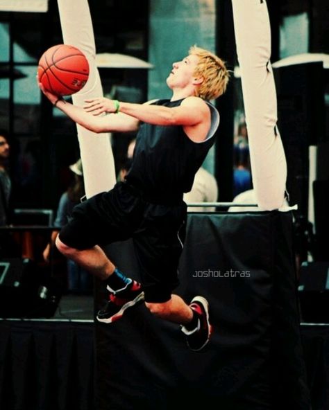 Josh Hutcherson playing basketball again.c': Josh Hutcherson Playing Basketball, Josh Hutcherson 2014 Whistle, Blonde Josh Hutcherson, Josh Hutcherson Dancing, Athletic Guys, Hollywood Knights, Celebrity Game, Hunger Games Cast, Big Fish Games