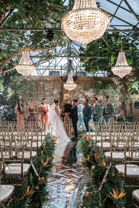 Crazy Rich Asians Inspired Wedding, Wedding Crazy Rich Asians, Crazy Rich Asians Wedding Inspiration, Crazy Wedding Themes, Crazy Rich Asians Wedding Aisle, Crazy Rich Asians Wedding Theme, Crazy Rich Asians Party Theme, Elemental Wedding, Rich Asian Wedding