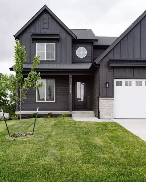 6 exterior house paint colors 2024 benjamin moore Gauntlet Gray Exterior, Monochromatic House Exterior, Urban Bronze Exterior House, Dark Gray Exterior House Colors, Greige Exterior House Colors, Exterior House Paint Colors, Paint Colors 2024, Charcoal House, Grey Exterior House Colors