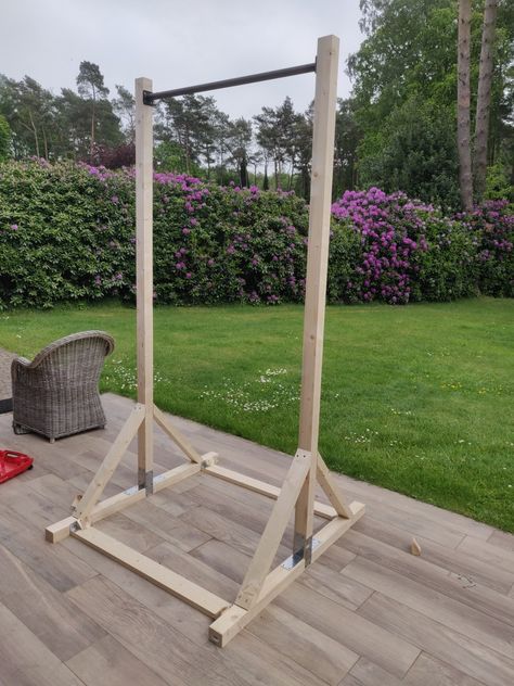 Pull Up Bar Design, Pull Up Bar At Home, Diy Pullup Bar, Backyard Gym Diy, Pull Up Bar Diy, Pullup Bar Diy, Diy Outdoor Pull Up Bar, Homemade Pull Up Bar, At Home Pull Up Bar