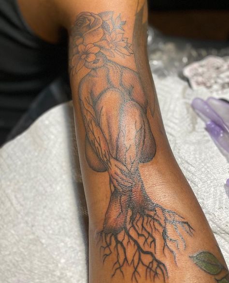 Tattoos That Resemble Growth, Tattoos For Black Skin Women, Black Culture Tattoos For Women, Black Women Tattoos Ideas, Black Culture Tattoos, Elephant Thigh Tattoo, Tattoos Feminine, Tattoos Quote, Tattoos Fine Line