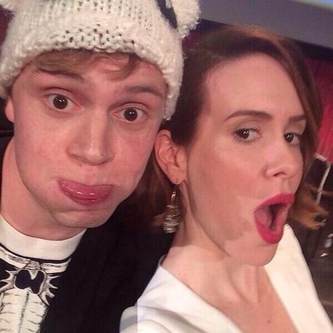 Evan Peters and Sarah Paulson goofing at PaleyFest 2014 Sarah Paulson, Evan Peters, A Man, On Twitter, Funny, Twitter