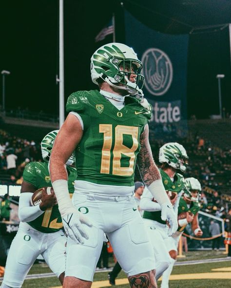 They say I got some good hands, that’s all state… | Instagram Spencer Webb, Gridiron Gang, Tuff Pics, Drip Ideas, College Football Uniforms, Football Drip, Oregon Football, Football Pics, Ducks Football