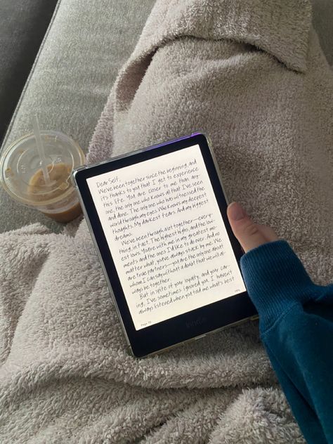 Reading Kindle Aesthetic, 8 Rules Of Love, Kindle Bookstagram, Kindle Girlie, Reading Kindle, Kindle Aesthetic, Kindle Amazon, Reading Motivation, Kindle Reader